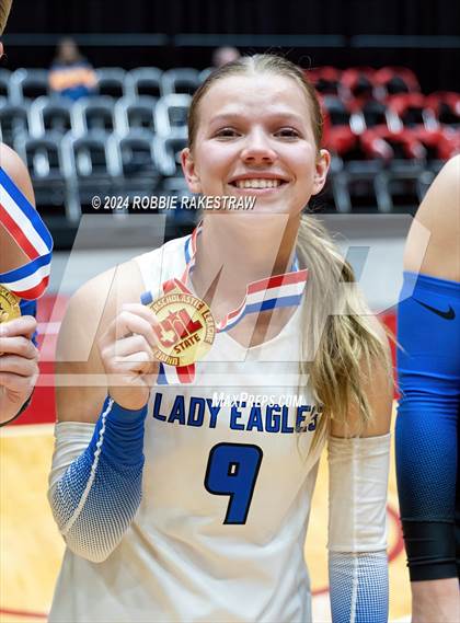 Thumbnail 1 in Bellville vs. Decatur (UIL 4A Volleyball Division I Final Medal Ceremony) photogallery.