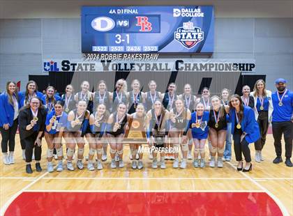 Thumbnail 1 in Bellville vs. Decatur (UIL 4A Volleyball Division I Final Medal Ceremony) photogallery.