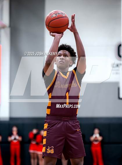 Thumbnail 1 in McDonogh 35 @ Catholic (LHSAA Division 1 Select Round 2) photogallery.