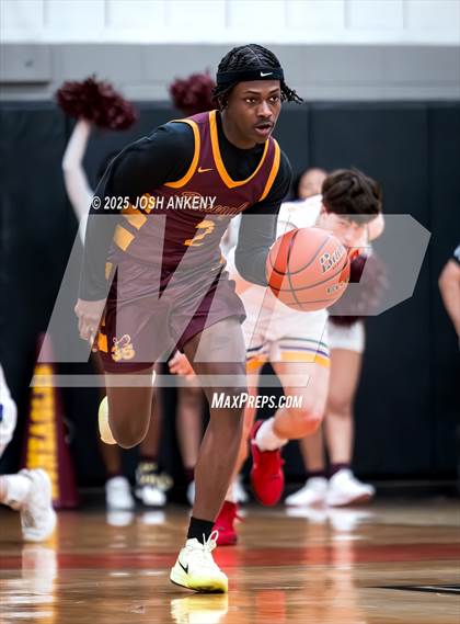 Thumbnail 2 in McDonogh 35 @ Catholic (LHSAA Division 1 Select Round 2) photogallery.