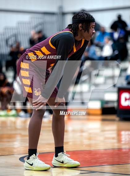 Thumbnail 1 in McDonogh 35 @ Catholic (LHSAA Division 1 Select Round 2) photogallery.