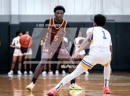 Thumbnail 2 in McDonogh 35 @ Catholic (LHSAA Division 1 Select Round 2) photogallery.