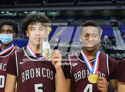 Thumbnail 3 in Grapeland vs. Clarendon (UIL 2A State Championship) photogallery.
