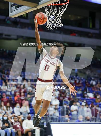 Thumbnail 1 in Grapeland vs. Clarendon (UIL 2A State Championship) photogallery.