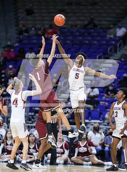 Thumbnail 2 in Grapeland vs. Clarendon (UIL 2A State Championship) photogallery.