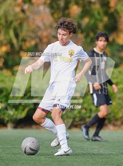 Thumbnail 2 in Laguna Hills vs. El Toro (Hawks Invitational) photogallery.
