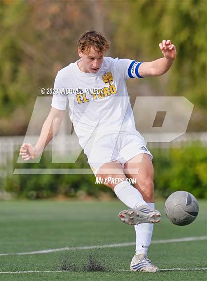 Thumbnail 2 in Laguna Hills vs. El Toro (Hawks Invitational) photogallery.
