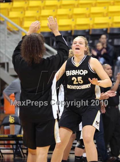 Thumbnail 3 in Bishop Montgomery vs. Harvard-Westlake (CIF SS 4AA Final) photogallery.