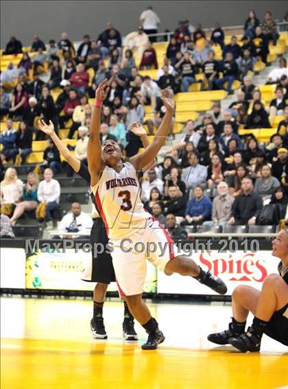 Thumbnail 2 in Bishop Montgomery vs. Harvard-Westlake (CIF SS 4AA Final) photogallery.