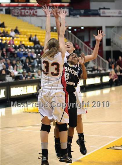 Thumbnail 2 in Bishop Montgomery vs. Harvard-Westlake (CIF SS 4AA Final) photogallery.