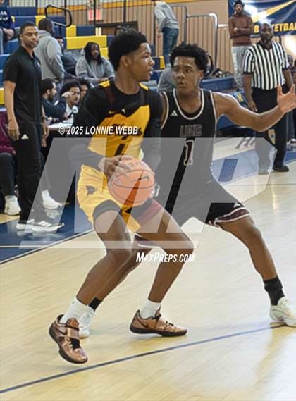 Thumbnail 1 in Cardinal Hayes vs Brooklyn Collegiate (Shooting Stars Basketball Showcase) photogallery.
