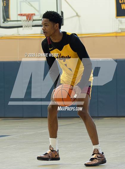 Thumbnail 3 in Cardinal Hayes vs Brooklyn Collegiate (Shooting Stars Basketball Showcase) photogallery.