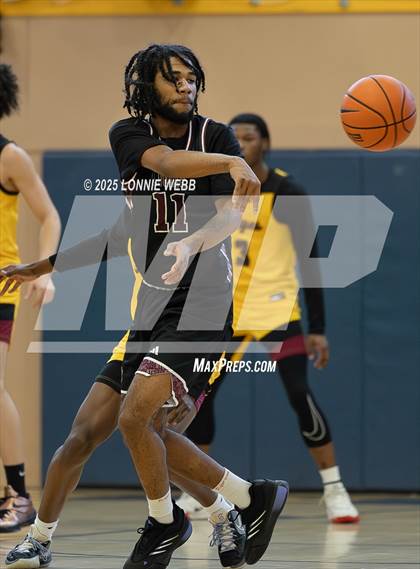Thumbnail 2 in Cardinal Hayes vs Brooklyn Collegiate (Shooting Stars Basketball Showcase) photogallery.
