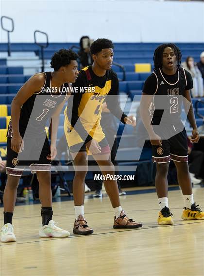 Thumbnail 2 in Cardinal Hayes vs Brooklyn Collegiate (Shooting Stars Basketball Showcase) photogallery.