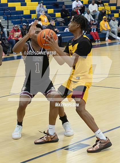Thumbnail 2 in Cardinal Hayes vs Brooklyn Collegiate (Shooting Stars Basketball Showcase) photogallery.