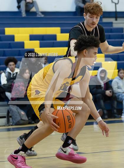 Thumbnail 2 in Cardinal Hayes vs Brooklyn Collegiate (Shooting Stars Basketball Showcase) photogallery.