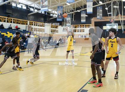 Thumbnail 2 in Cardinal Hayes vs Brooklyn Collegiate (Shooting Stars Basketball Showcase) photogallery.