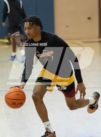 Thumbnail 2 in Cardinal Hayes vs Brooklyn Collegiate (Shooting Stars Basketball Showcase) photogallery.