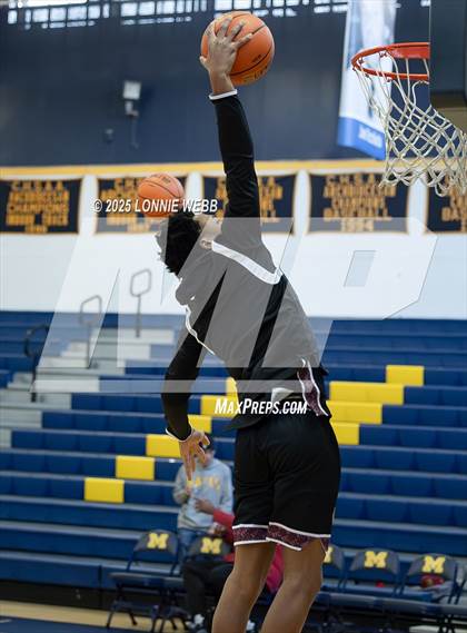 Thumbnail 2 in Cardinal Hayes vs Brooklyn Collegiate (Shooting Stars Basketball Showcase) photogallery.