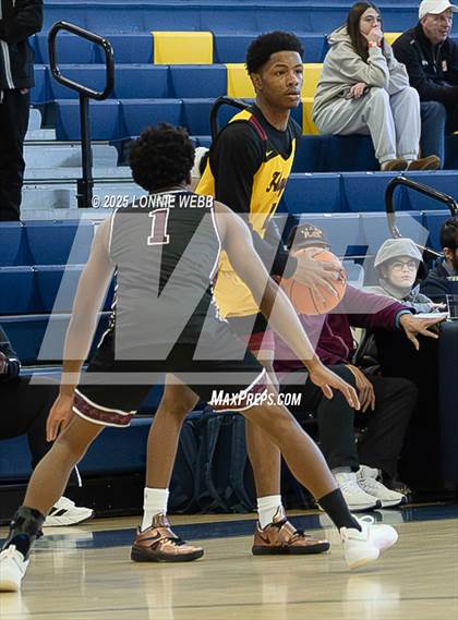 Thumbnail 1 in Cardinal Hayes vs Brooklyn Collegiate (Shooting Stars Basketball Showcase) photogallery.
