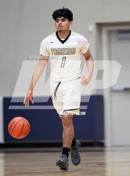 Thumbnail 2 in Conroe vs Sterling (McDonald's Texas Invitational) photogallery.