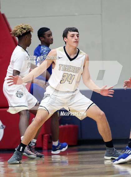 Thumbnail 1 in Conroe vs Sterling (McDonald's Texas Invitational) photogallery.