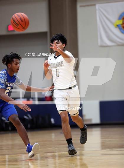 Thumbnail 3 in Conroe vs Sterling (McDonald's Texas Invitational) photogallery.