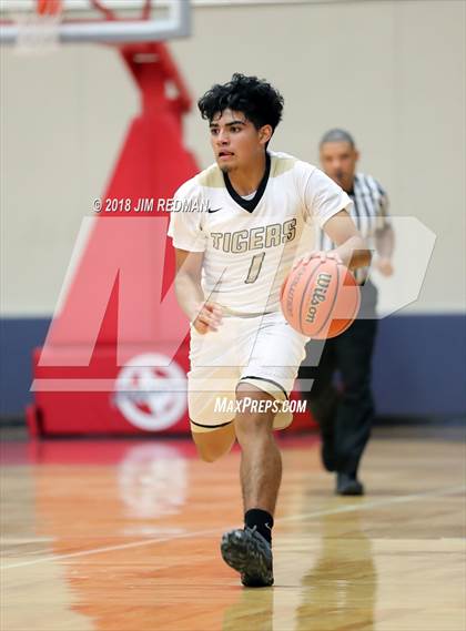 Thumbnail 1 in Conroe vs Sterling (McDonald's Texas Invitational) photogallery.