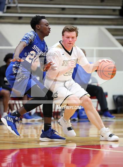 Thumbnail 1 in Conroe vs Sterling (McDonald's Texas Invitational) photogallery.