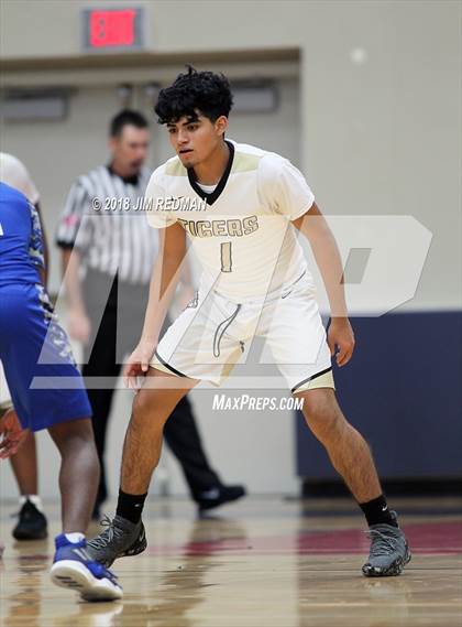 Thumbnail 2 in Conroe vs Sterling (McDonald's Texas Invitational) photogallery.