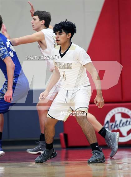 Thumbnail 1 in Conroe vs Sterling (McDonald's Texas Invitational) photogallery.