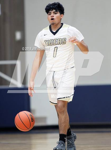 Thumbnail 1 in Conroe vs Sterling (McDonald's Texas Invitational) photogallery.