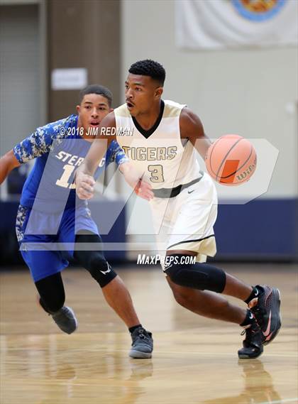 Thumbnail 3 in Conroe vs Sterling (McDonald's Texas Invitational) photogallery.