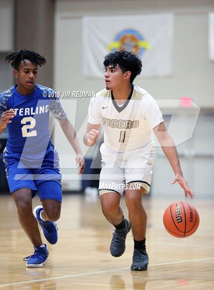 Thumbnail 2 in Conroe vs Sterling (McDonald's Texas Invitational) photogallery.