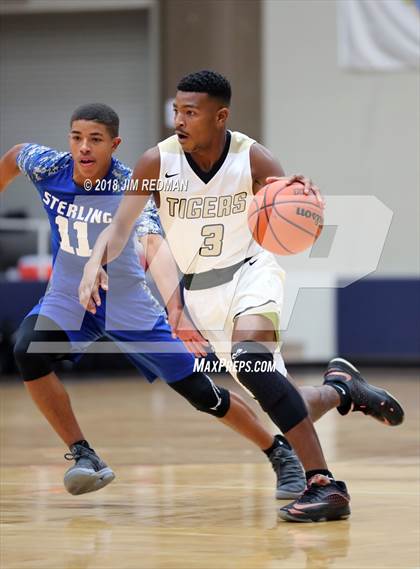 Thumbnail 2 in Conroe vs Sterling (McDonald's Texas Invitational) photogallery.