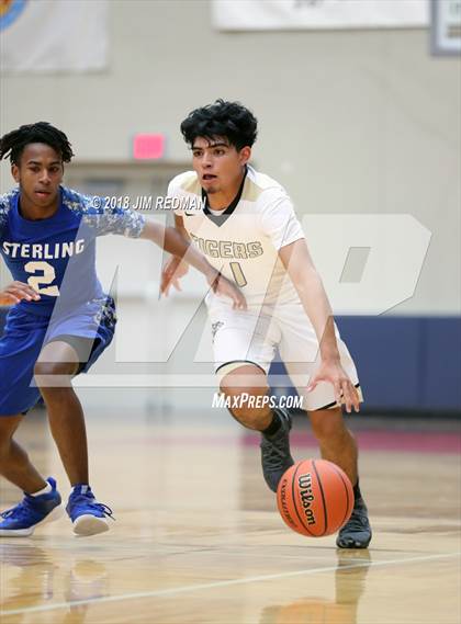 Thumbnail 1 in Conroe vs Sterling (McDonald's Texas Invitational) photogallery.