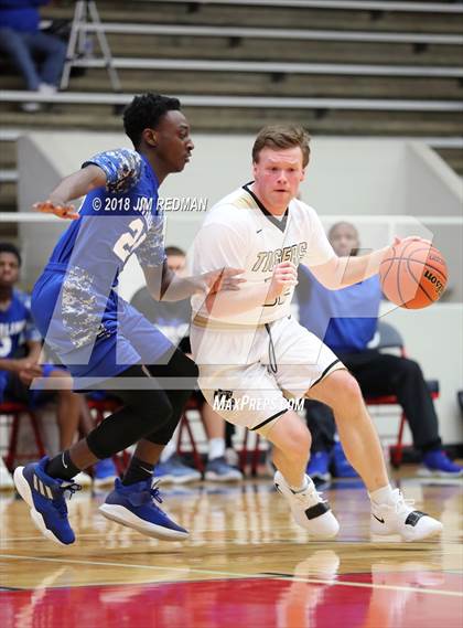 Thumbnail 3 in Conroe vs Sterling (McDonald's Texas Invitational) photogallery.