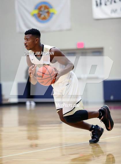 Thumbnail 2 in Conroe vs Sterling (McDonald's Texas Invitational) photogallery.
