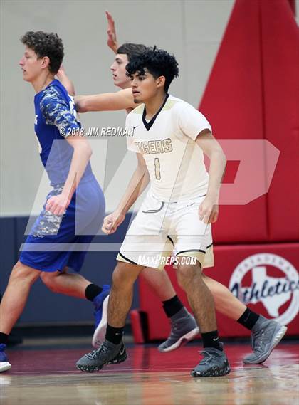 Thumbnail 3 in Conroe vs Sterling (McDonald's Texas Invitational) photogallery.