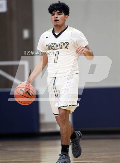 Thumbnail 2 in Conroe vs Sterling (McDonald's Texas Invitational) photogallery.