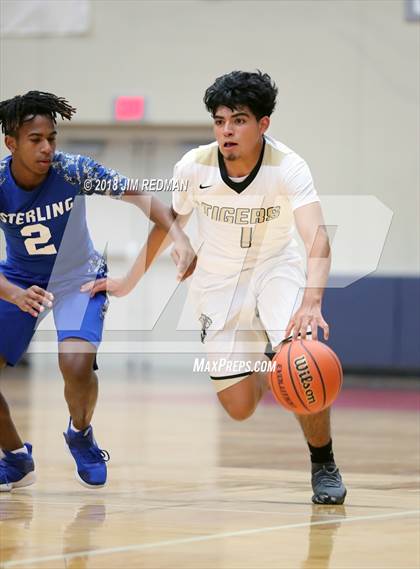 Thumbnail 3 in Conroe vs Sterling (McDonald's Texas Invitational) photogallery.
