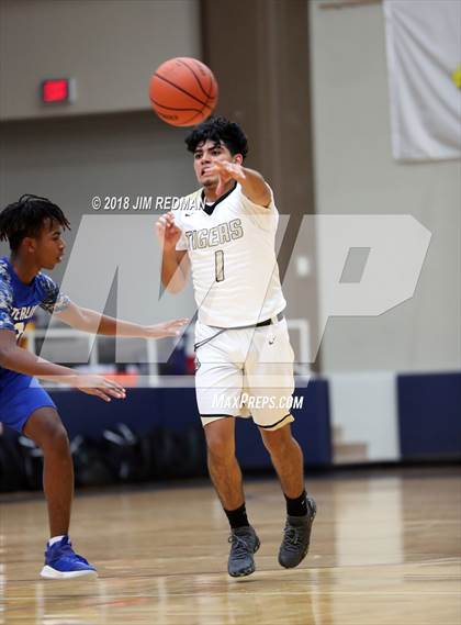 Thumbnail 2 in Conroe vs Sterling (McDonald's Texas Invitational) photogallery.