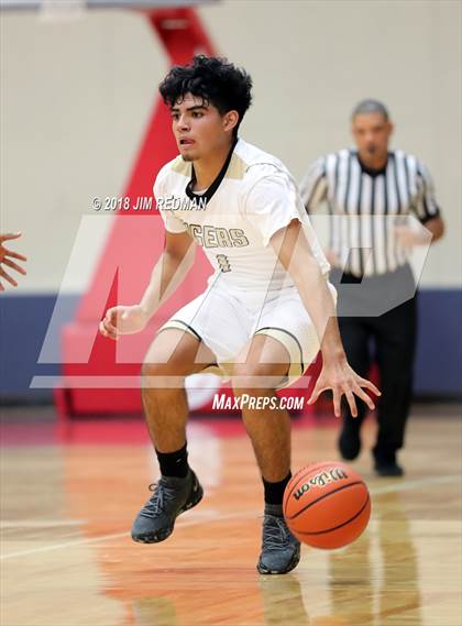 Thumbnail 3 in Conroe vs Sterling (McDonald's Texas Invitational) photogallery.
