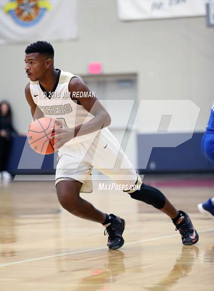 Thumbnail 3 in Conroe vs Sterling (McDonald's Texas Invitational) photogallery.