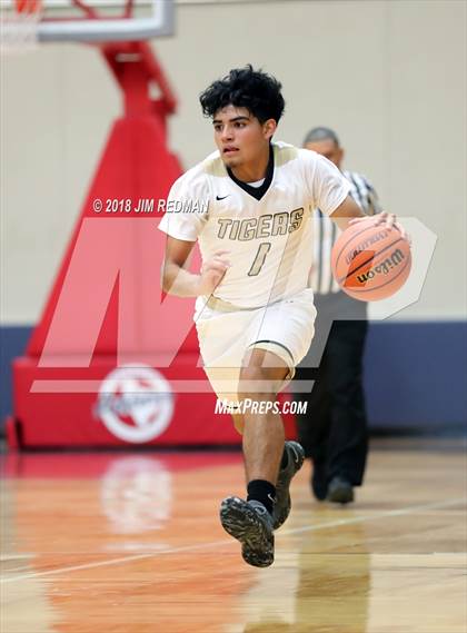 Thumbnail 3 in Conroe vs Sterling (McDonald's Texas Invitational) photogallery.