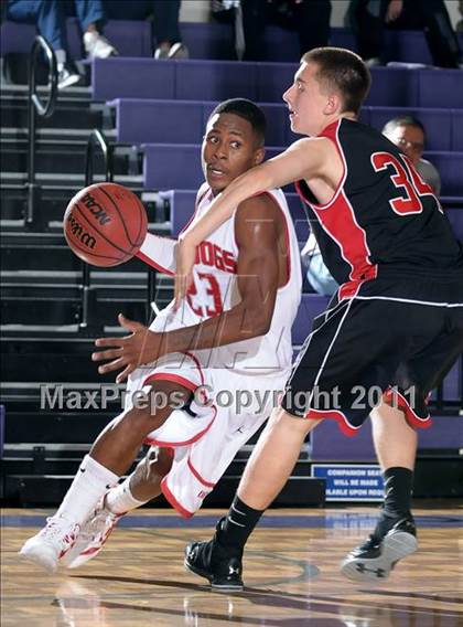 Thumbnail 3 in Foothill vs. Pasadena (St. Hope Elite Classic) photogallery.