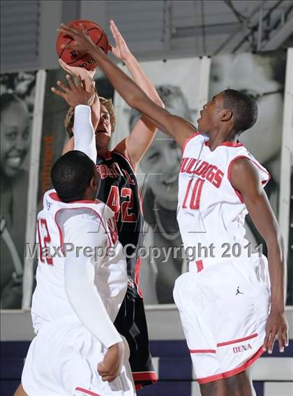 Thumbnail 1 in Foothill vs. Pasadena (St. Hope Elite Classic) photogallery.