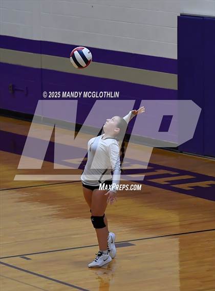 Thumbnail 2 in JV: Galesburg @ Canton photogallery.