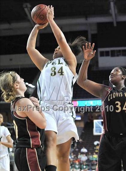 Thumbnail 2 in Clovis West vs. Poly (CIF SoCal D1 Final) photogallery.