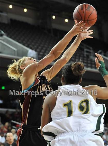 Thumbnail 3 in Clovis West vs. Poly (CIF SoCal D1 Final) photogallery.